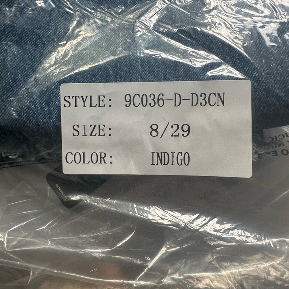 Tractr Women’s High Rise Weekender Mom Jean Distressed Indigo Size 8 NWT - Picture 7 of 10